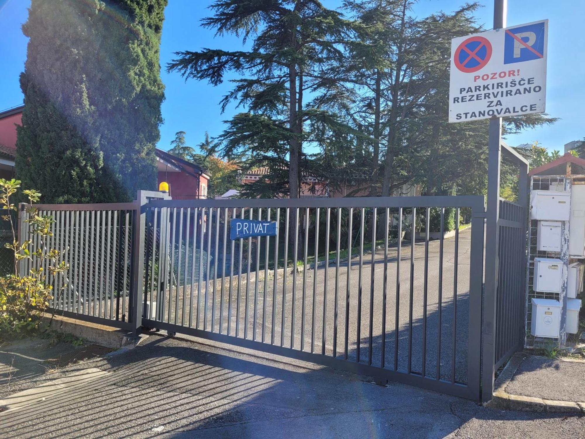 Apartma Zusterna Za Bazenom Koper városi község Kültér fotó